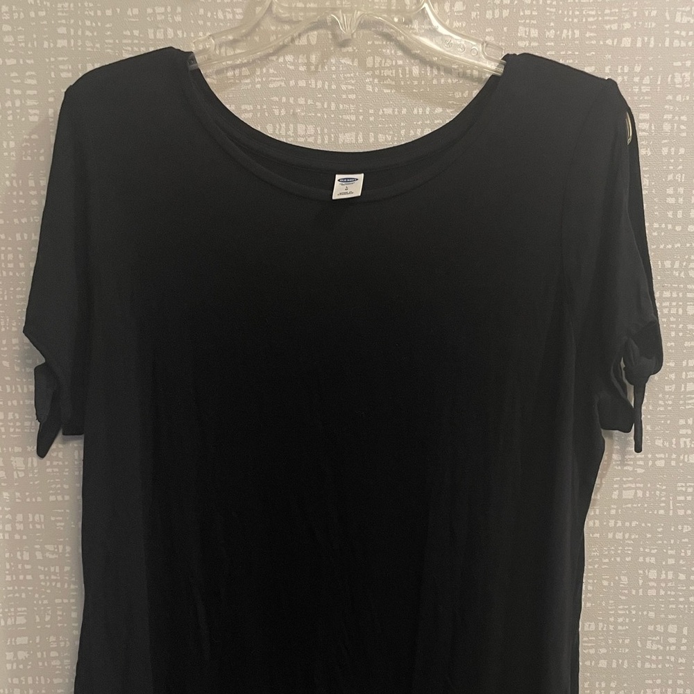 Old Navy Black Cold Shoulder Women's Blouse with Tie Sleeves,‎ Size Large